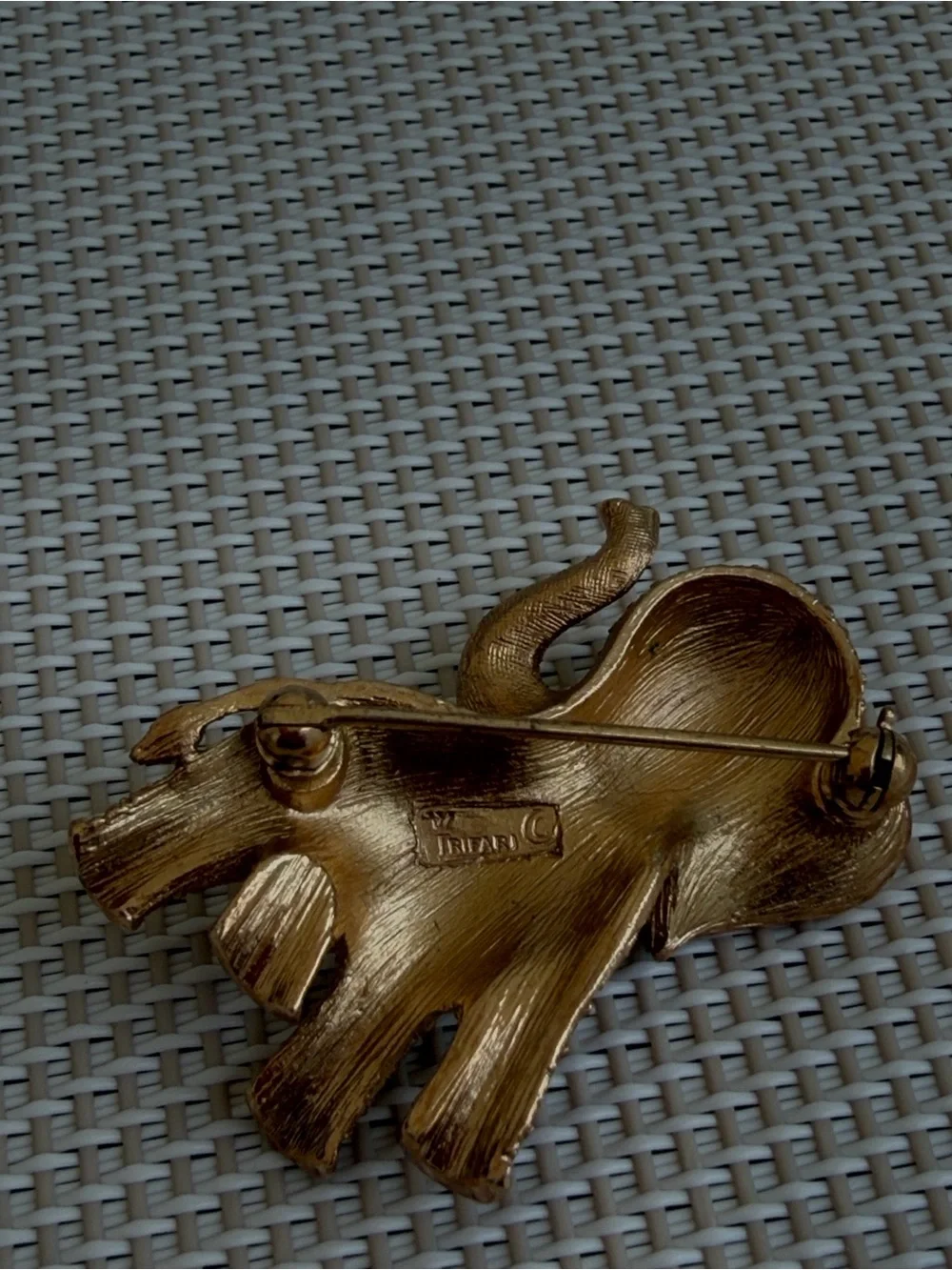 VTG CROWN TRIFARI RARE gold tone elephant brooch 1.5” tall